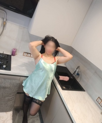 Живу в Москве, где создаю неповторимую атмосферу и реализую твои самые сокровенные фантазии. У меня необычайно пылкий темперамент и нежные руки, которые знают, как принести удовольствие 𝒇𝒊𝒓𝒆. Мои услуги нацелены на твой максимальный комфорт и расслабление. Вместе мы погрузимся в океан эротического блаженства. Мои фото говорят сами за себя, и ты убедишься в этом, глядя на мои идеальные формы и сияющую улыбку на фото. Отзывы о моих услугах весьма похвальны и оставят в тебе желание вернуться ко мне снова и снова. Позволь мне стать твоей самой незабываемой интимной опытной 💋. 1752, 31 год